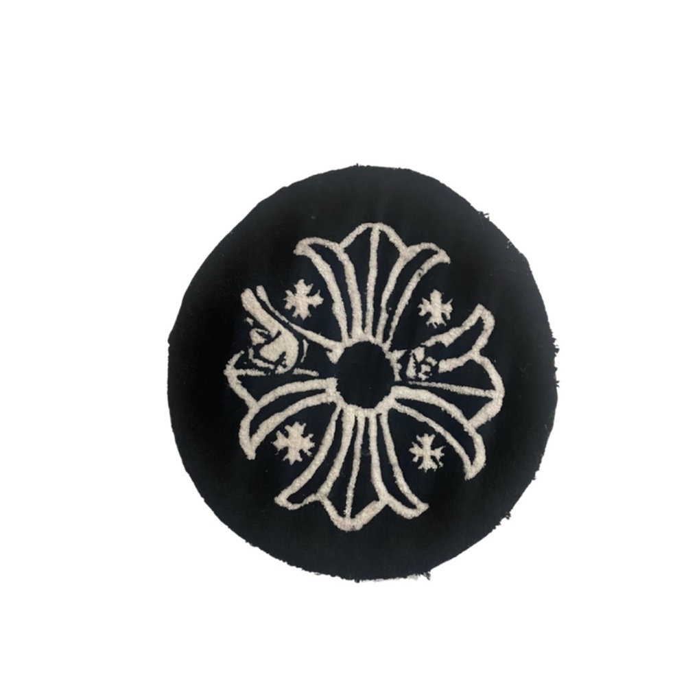 Hand-tufted Chrome heart rug